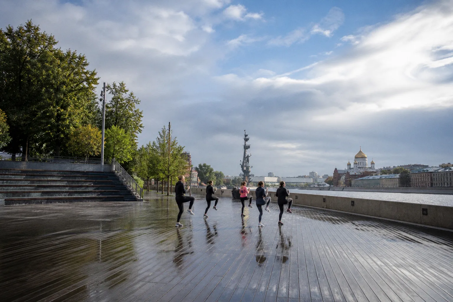 Эффективная 20-минутная HIIT-тренировка без инвентаря: как тренироваться стоя